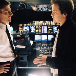 Still of Sean Bean and Peter Sarsgaard in Flightplan 2005