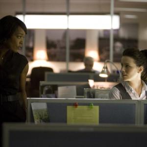 Still of Angela Bassett and Kate Beckinsale in Nothing But the Truth (2008)