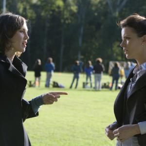 Still of Kate Beckinsale and Vera Farmiga in Nothing But the Truth 2008