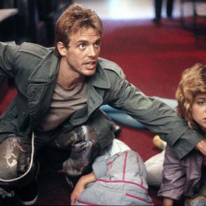 Still of Linda Hamilton and Michael Biehn in Terminatorius (1984)