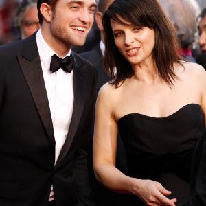 Juliette Binoche and Robert Pattinson at event of Kosmopolis (2012)
