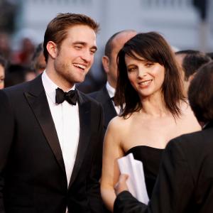 Juliette Binoche and Robert Pattinson at event of Kosmopolis (2012)