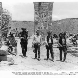 Still of William Holden, Ernest Borgnine and Warren Oates in The Wild Bunch (1969)