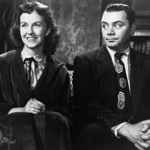 Still of Ernest Borgnine and Betsy Blair in Marty 1955