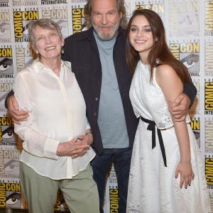 Jeff Bridges, Lois Lowry and Odeya Rush at event of Siuntejas (2014)