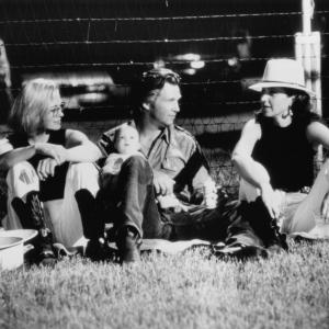 Still of Jeff Bridges, Annie Potts and Cybill Shepherd in Texasville (1990)