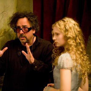Still of Tim Burton and Mia Wasikowska in Alisa stebuklu salyje (2010)