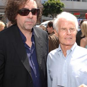 Tim Burton and Richard D. Zanuck at event of Carlis ir sokolado fabrikas (2005)