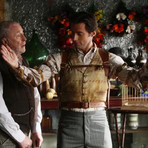 Still of Michael Caine and Hugh Jackman in Prestizas (2006)