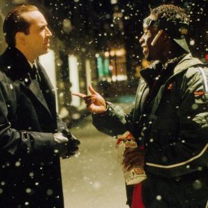 Still of Nicolas Cage and Don Cheadle in Seimos galva (2000)