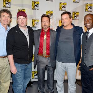 Don Cheadle, Robert Downey Jr., Shane Black, Kevin Feige and Alan Horn at event of Gelezinis zmogus 3 (2013)