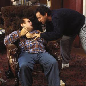 Still of Billy Crystal and Danny DeVito in Throw Momma from the Train (1987)