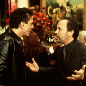 Still of Hank Azaria and Billy Crystal in America's Sweethearts (2001)