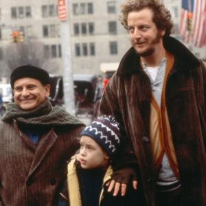 Still of Macaulay Culkin, Joe Pesci and Daniel Stern in Vienas namuose 2: pasiklydes Niujorke (1992)
