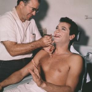 Tony Curtis, Make-Up man Emile LaVigne Some Like It Hot (1959) 0053291