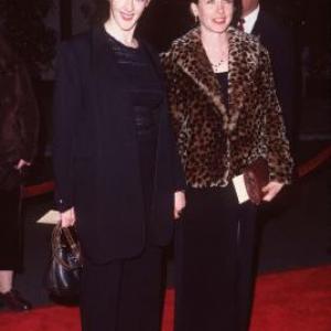 Joan Cusack and Ann Cusack at event of Midnight in the Garden of Good and Evil (1997)