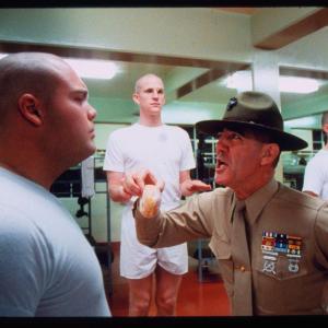 Still of Vincent D'Onofrio, R. Lee Ermey and Matthew Modine in Metalinis apvalkalas (1987)