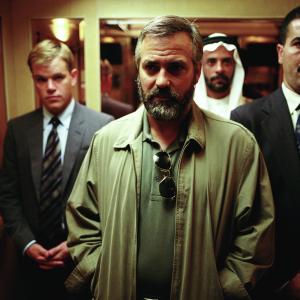 Still of George Clooney and Matt Damon in Syriana (2005)