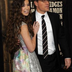 Matt Damon and Hailee Steinfeld at event of Tikras isbandymas (2010)
