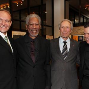 Clint Eastwood, Morgan Freeman, Matt Damon and Francois Pienaar at event of Nenugalimas (2009)