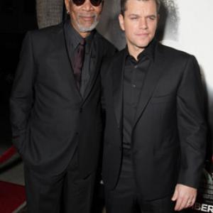 Morgan Freeman and Matt Damon at event of Nenugalimas 2009