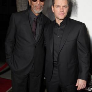 Morgan Freeman and Matt Damon at event of Nenugalimas (2009)