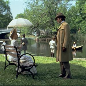 Still of Michelle Pfeiffer and Daniel DayLewis in The Age of Innocence 1993