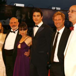 Brian De Palma, Mia Kirshner, Aaron Eckhart, Josh Hartnett, James Ellroy and Scarlett Johansson at event of The Black Dahlia (2006)