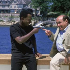 Still of Danny DeVito and Martin Lawrence in What's the Worst That Could Happen? (2001)