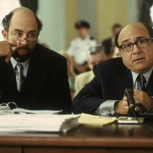 Still of Danny DeVito and Richard Schiff in What's the Worst That Could Happen? (2001)