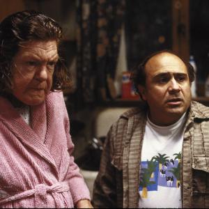 Still of Danny DeVito and Anne Ramsey in Throw Momma from the Train (1987)