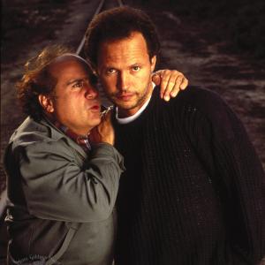 Still of Billy Crystal and Danny DeVito in Throw Momma from the Train 1987