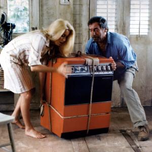 Still of Catherine Deneuve and Yves Montand in Le sauvage (1975)