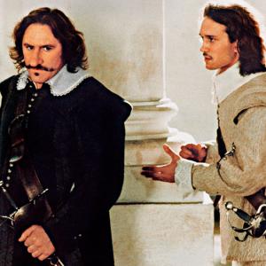 Still of Gérard Depardieu and Vincent Perez in Cyrano de Bergerac (1990)
