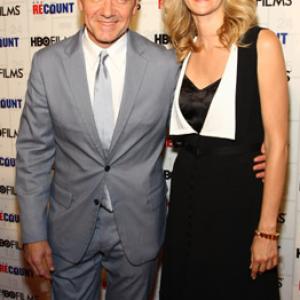 Kevin Spacey and Laura Dern at event of Recount (2008)