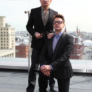 Robert Downey Jr. and Ben Kingsley at event of Gelezinis zmogus 3 (2013)