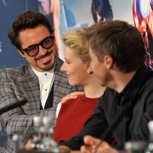 Robert Downey Jr Scarlett Johansson and Jeremy Renner at event of Kersytojai 2012