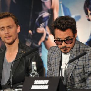 Robert Downey Jr. and Tom Hiddleston at event of Kersytojai (2012)