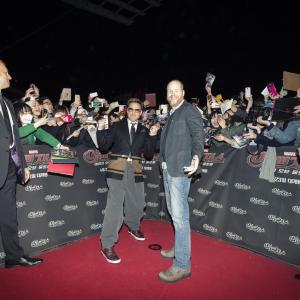 Robert Downey Jr. and Joss Whedon at event of Kersytojai 2 (2015)
