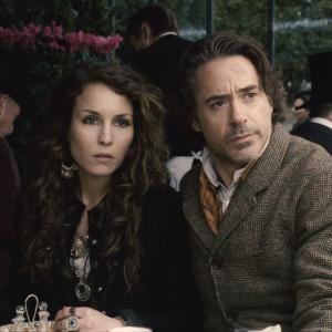 Still of Robert Downey Jr. and Noomi Rapace in Serlokas Holmsas: Seseliu zaidimas (2011)