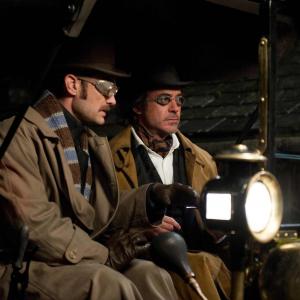 Still of Jude Law and Robert Downey Jr in Serlokas Holmsas Seseliu zaidimas 2011