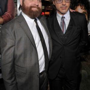 Robert Downey Jr. and Zach Galifianakis at event of Vingiuotas kelias namo (2010)