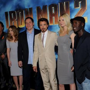Don Cheadle, Robert Downey Jr., Gwyneth Paltrow, Mickey Rourke, Jon Favreau and Scarlett Johansson at event of Gelezinis zmogus 2 (2010)