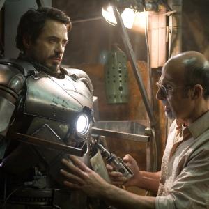 Still of Robert Downey Jr. and Shaun Toub in Gelezinis zmogus (2008)
