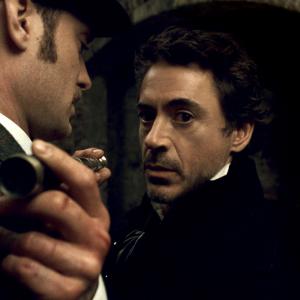 Still of Jude Law and Robert Downey Jr. in Sherlock Holmes (2009)
