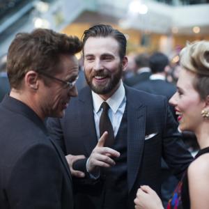 Robert Downey Jr., Chris Evans and Scarlett Johansson at event of Kersytojai 2 (2015)