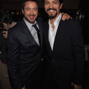 Robert Downey Jr. and Benjamin Bratt at event of Gelezinis zmogus (2008)