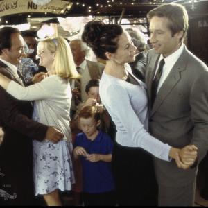 Still of David Duchovny, Minnie Driver, James Belushi and Bonnie Hunt in Return to Me (2000)