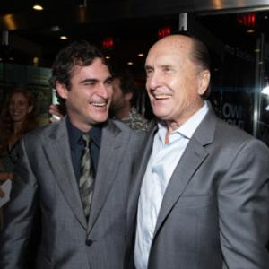 Robert Duvall and Joaquin Phoenix at event of We Own the Night 2007