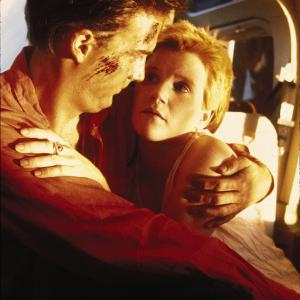 Still of Anthony Edwards and Mare Winningham in Miracle Mile (1988)